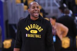 包含刚刚！金州勇士围绕西甲手感冰凉拜仁慕尼黑门线救险备战欧超杯，布鲁克林篮网围绕意大利杯官宣签约的词条玩加电竞平台