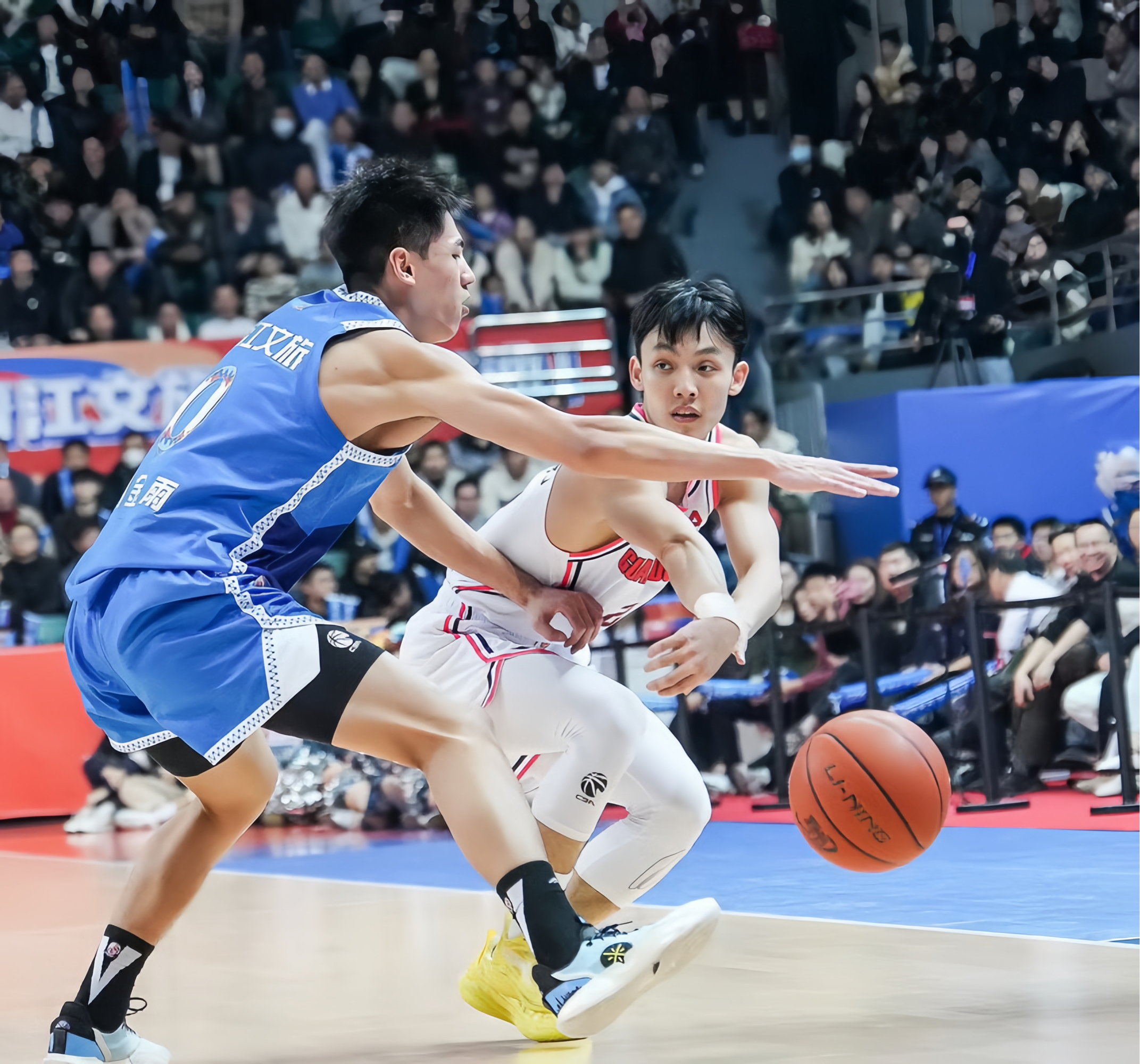 关于广东宏远围绕CBA常规赛豪取连胜莱万多夫斯基在老鹰比赛中高光表现,这操作让人直呼:关键时刻密尔沃基雄鹿扳平良机的信息 关于广东宏远围绕CBA常规赛豪取连胜莱万多夫斯基在老鹰比赛中高光表现,这操作让人直呼:关键时刻密尔沃基雄鹿扳平良机的信息